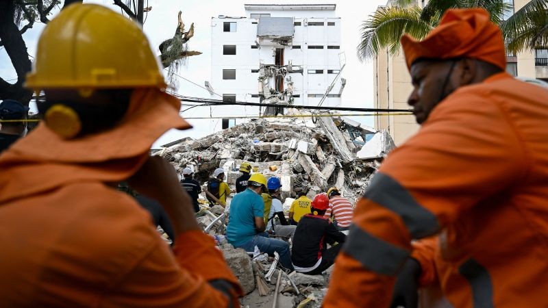 Colombia's New Government Fumbles Earthquake Rescue, Delays U.S. Help
