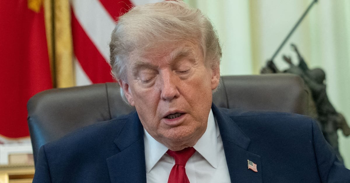 Bombshell Poll: Trump’s MAGA Base Cracks as Midterms Loom