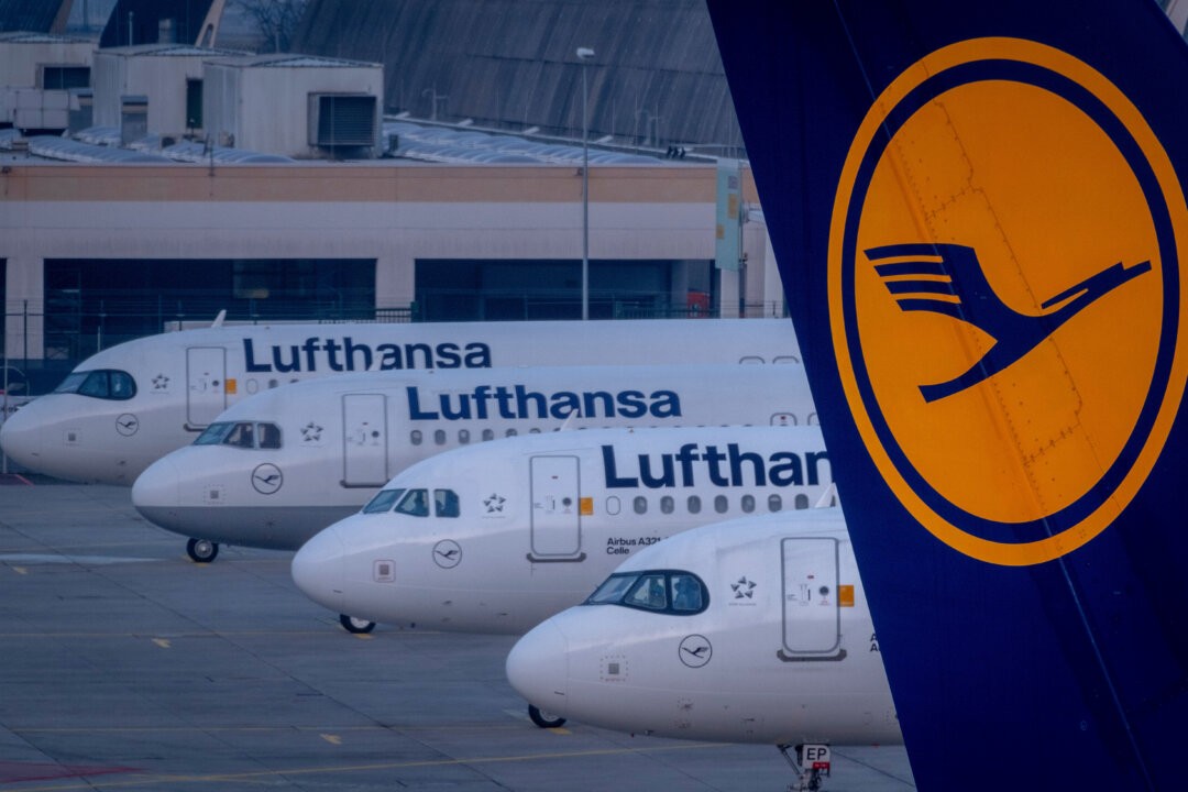 Lufthansa Crashes on Fuel Costs, Cuts Profit Forecast