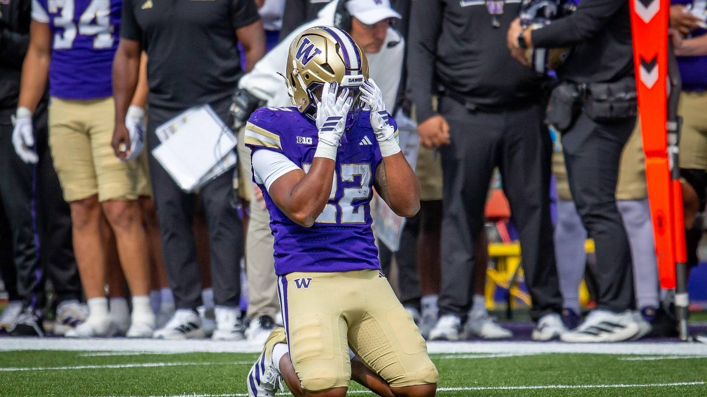 Huskies Win Ugly Again: Fisch's Offense Still MIA