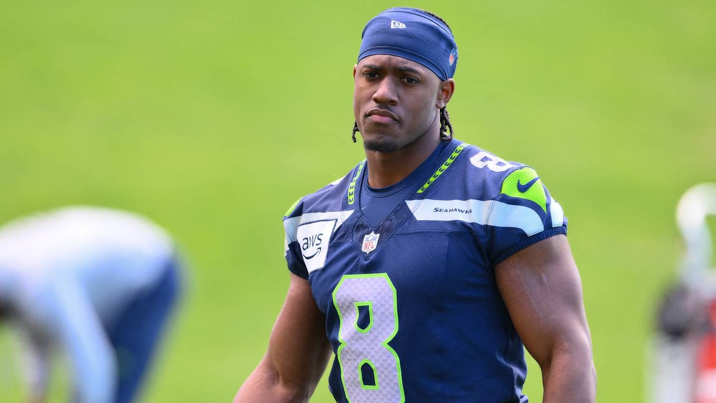 Seahawks Injury Report: Price Progresses, Murphy and Charbonnet Raise Red Flags